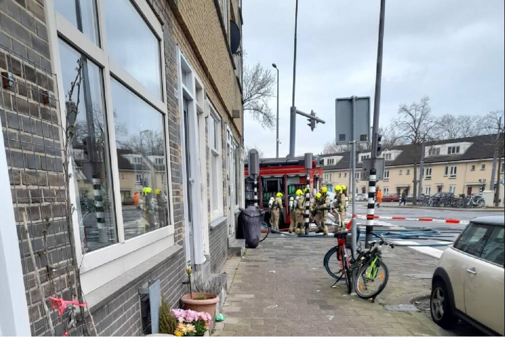 Voorbijganger ontdekt grote brand in woning