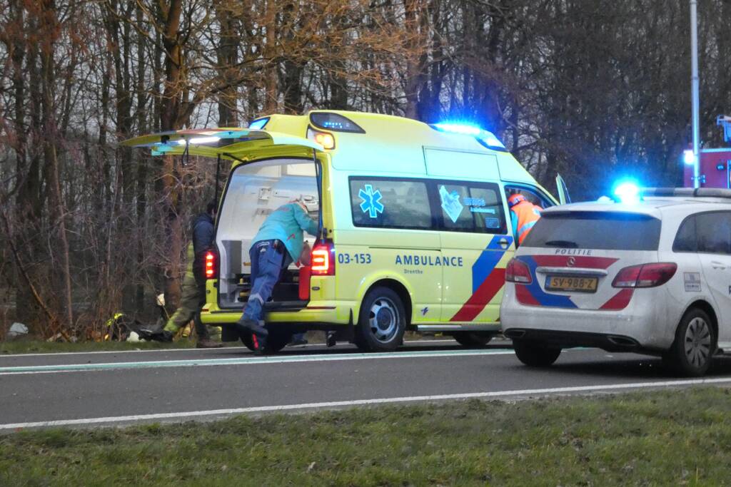 Bestuurder bekneld bij ernstig verkeersongeval