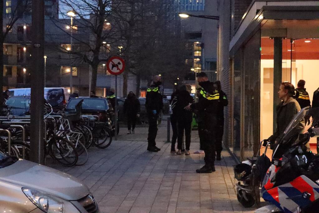 Brand in flatwoning boven winkels