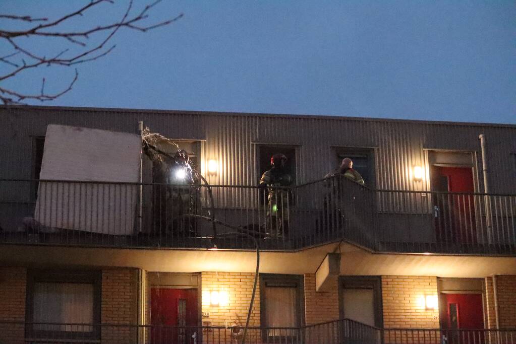 Brand in flatwoning boven winkels