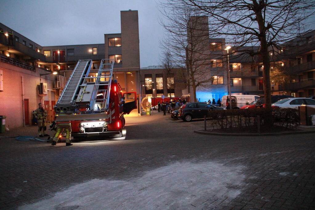 Brand in flatwoning boven winkels