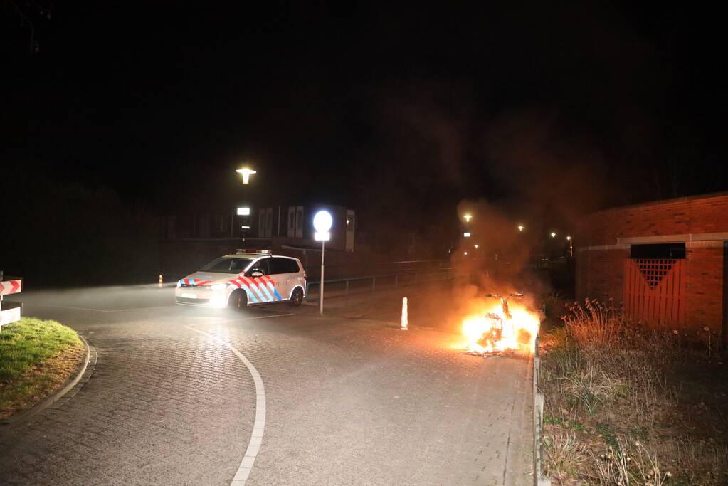 Wederom scooter verwoest door brand
