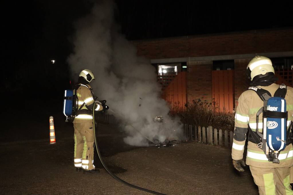 Wederom scooter verwoest door brand