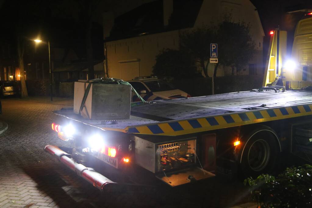 Loodzware kluis ligt urenlang op straat