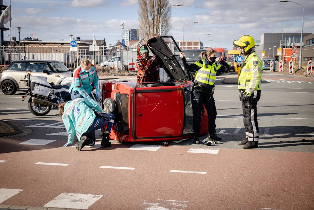 Bestuurder landt op zijn kant met Canta