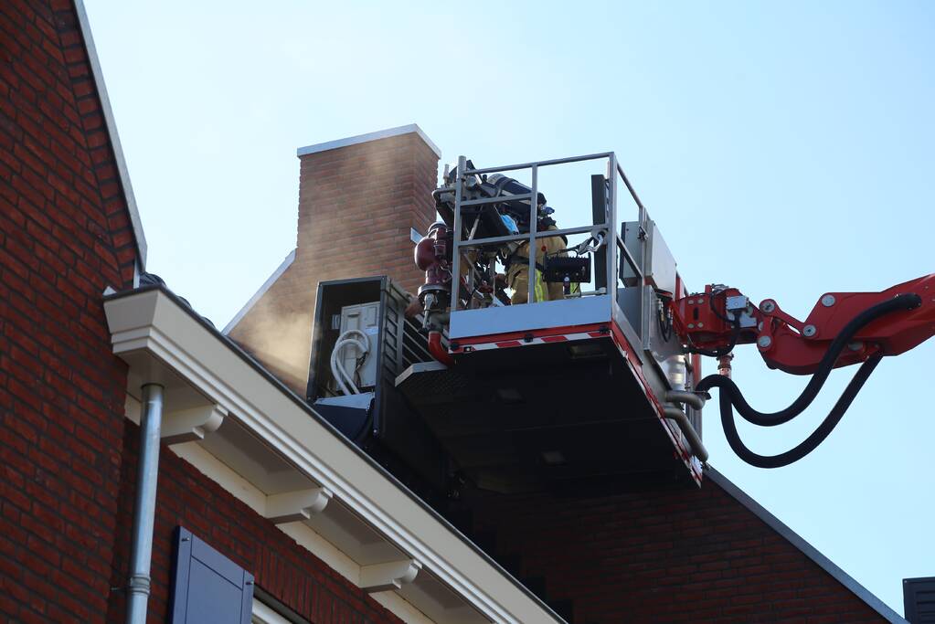 Veel rook bij brand in woning