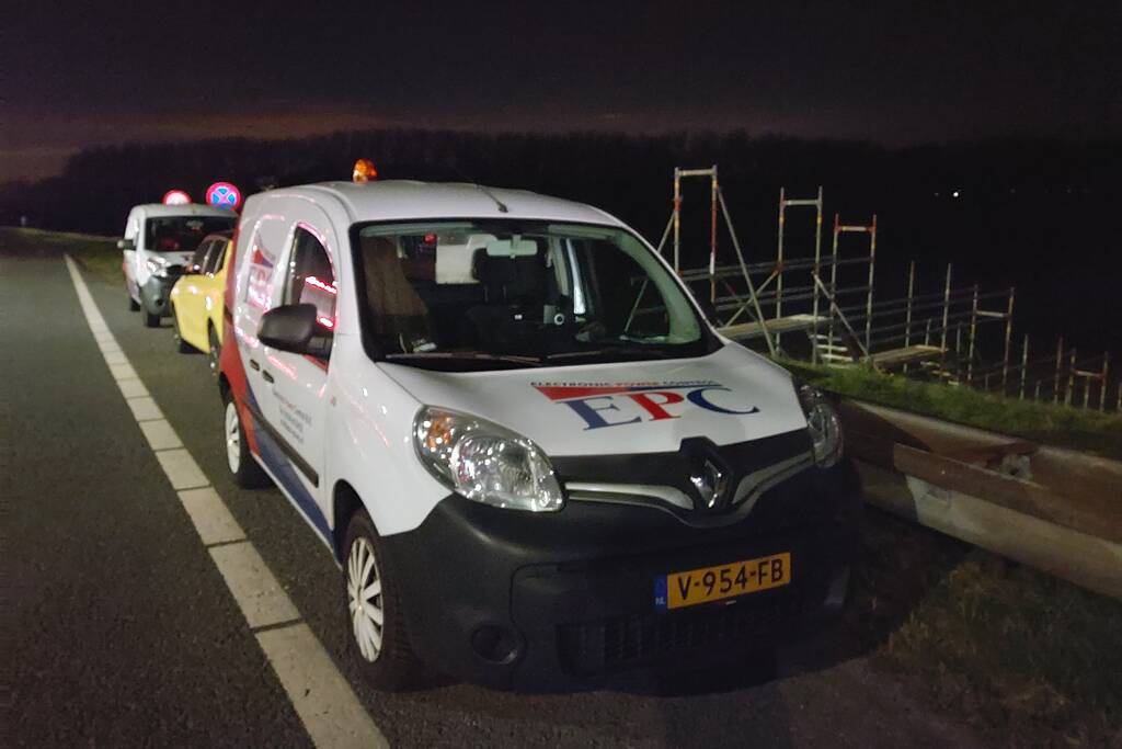 Lange file op Haringvlietbrug door storing