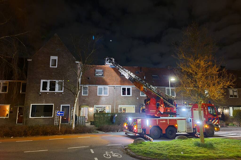 Brand in schoorsteen van woning