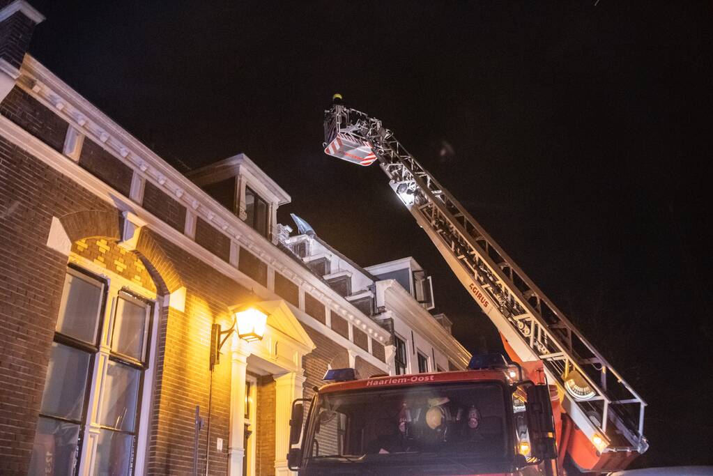 Veel rook door brand in schoorsteenkanaal