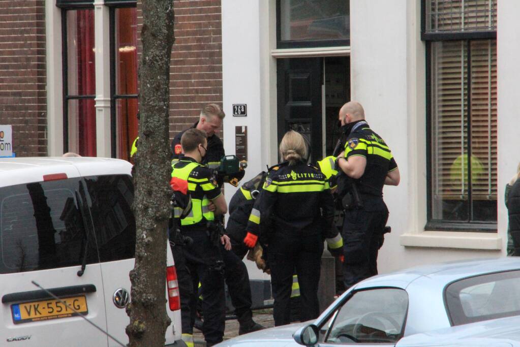 Woningbrand laait opnieuw op