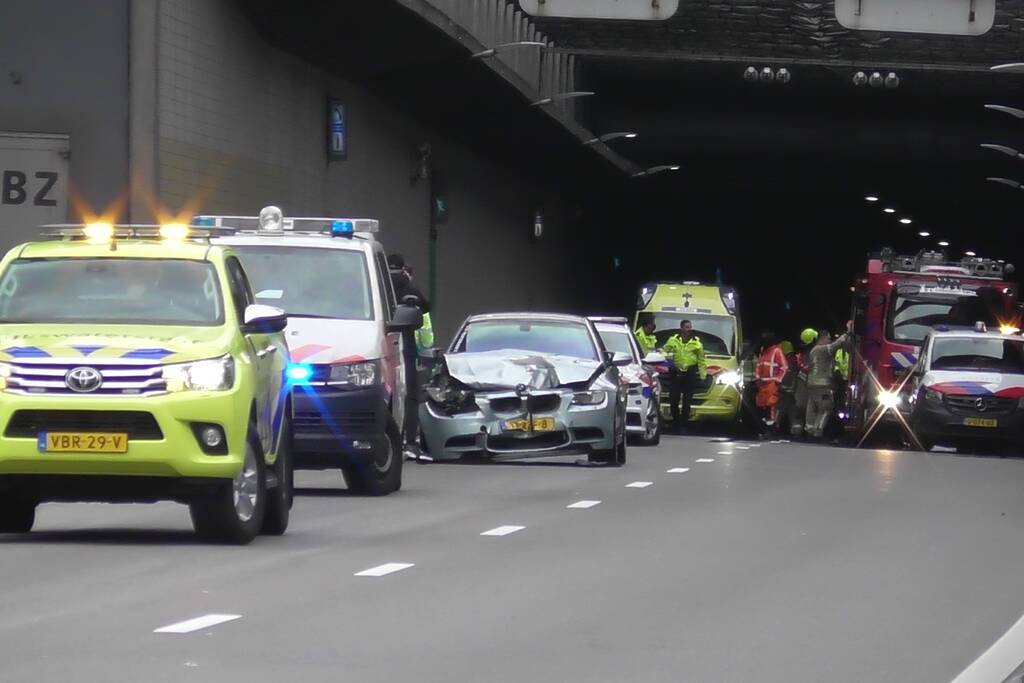 Ongeval met meerdere voertuigen in Beneluxtunnel
