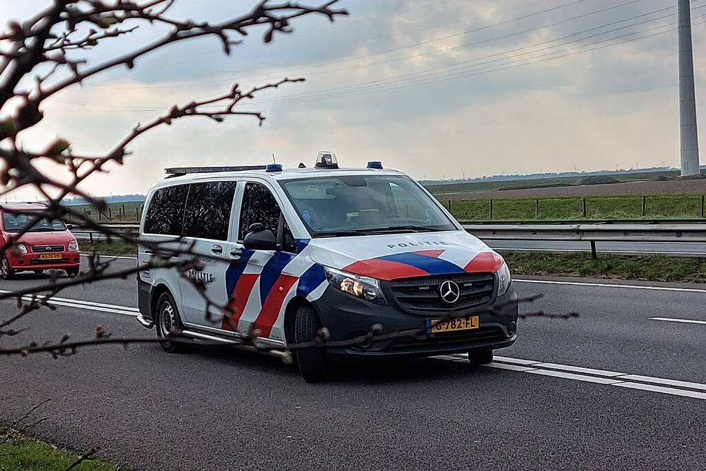 Ongeval tussen personenauto's op de rijksweg