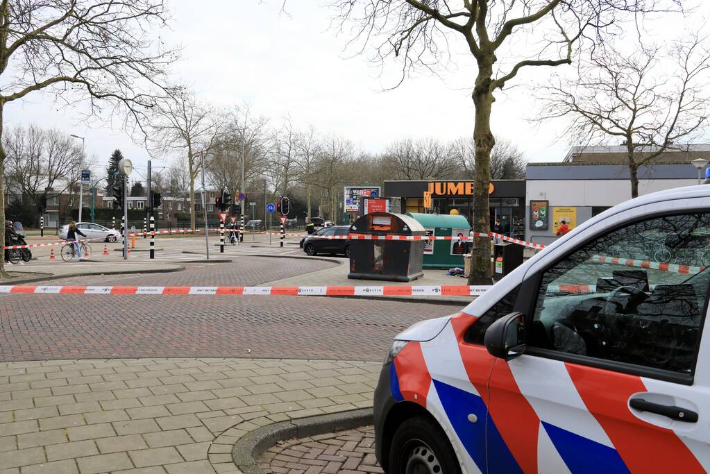 Gewonde bij steekpartij naast supermarkt