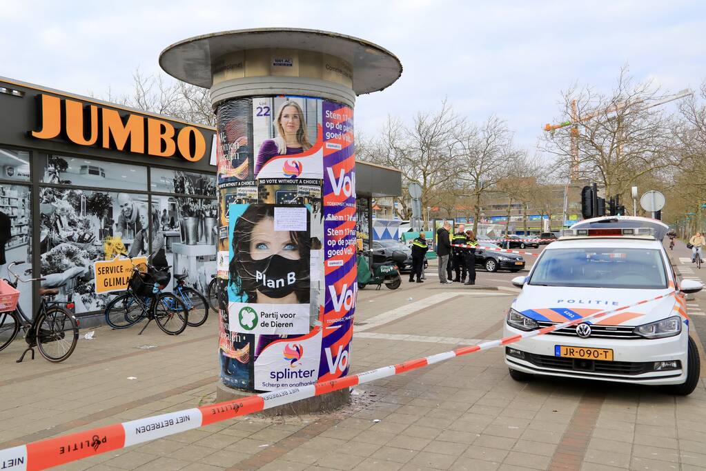 Gewonde bij steekpartij naast supermarkt