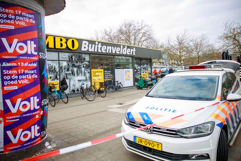 Gewonde bij steekpartij naast supermarkt