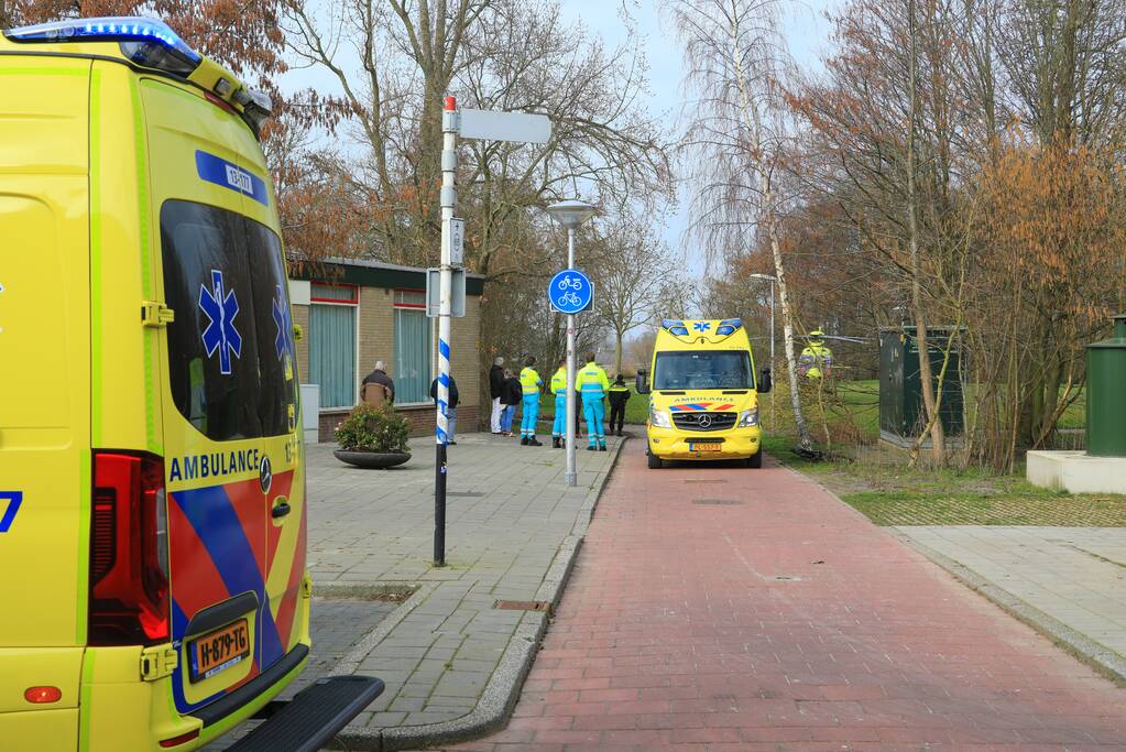 Kind valt uit boom en raakt zwaargewond