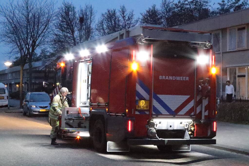 Brandweer blust kleine brand in woning