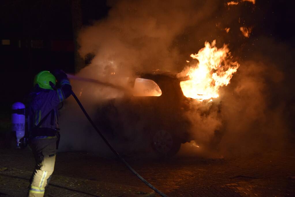 Auto volledig uitgebrand