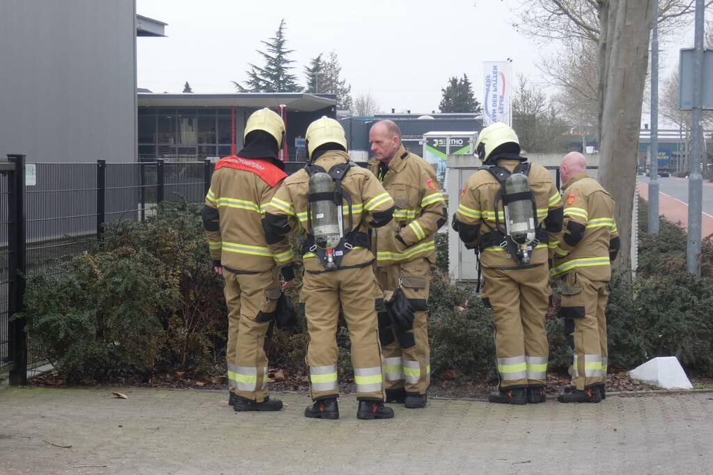 Buitenbrand door medewerkers bedrijf geblust