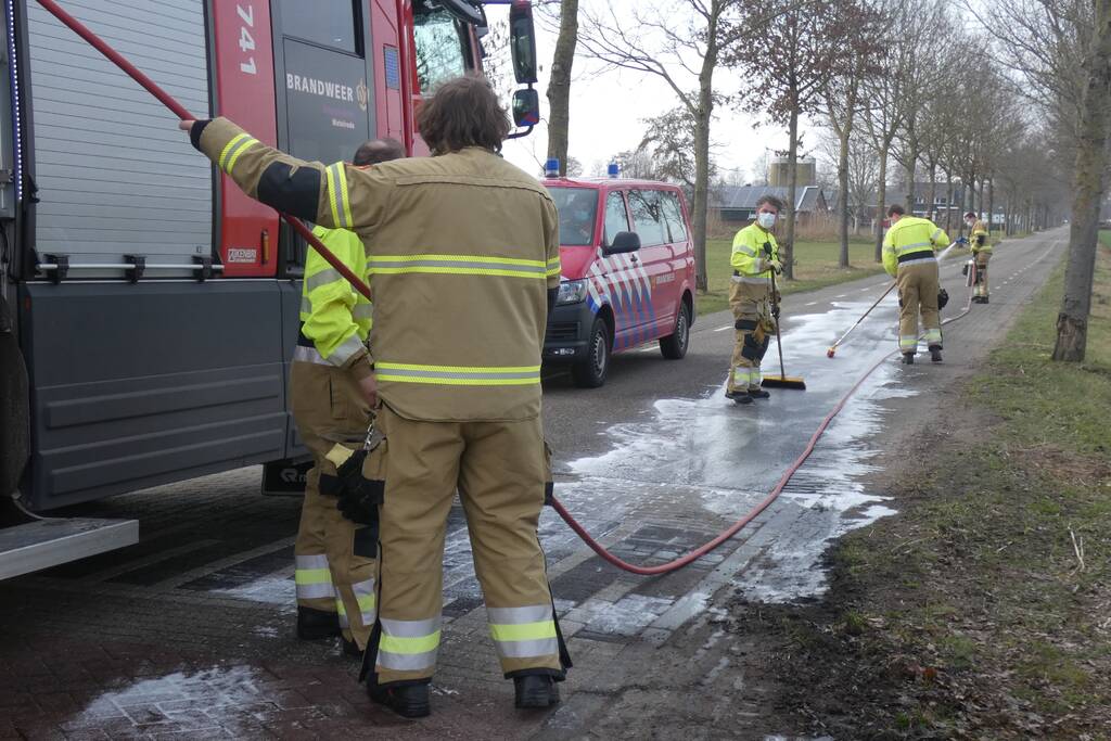 Kilometerslang oliespoor na ongeval