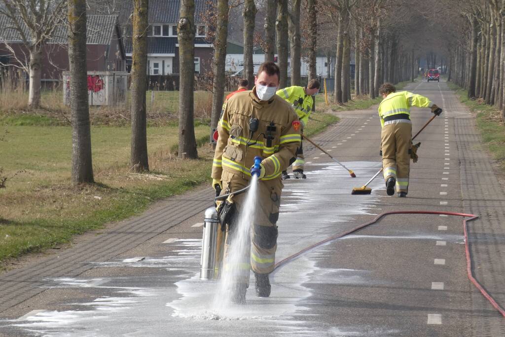 Kilometerslang oliespoor na ongeval