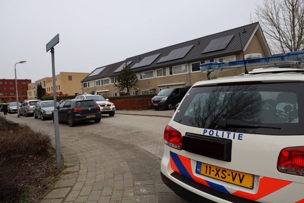 Zwaarbewapende agenten bij woning in Schuilenburg