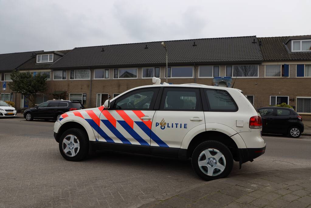 Zwaarbewapende agenten bij woning in Schuilenburg