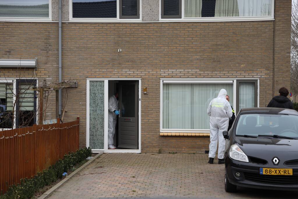 Zwaarbewapende agenten bij woning in Schuilenburg