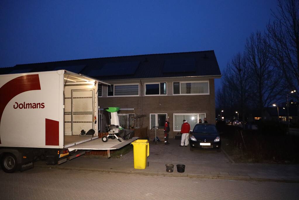Zwaarbewapende agenten bij woning in Schuilenburg