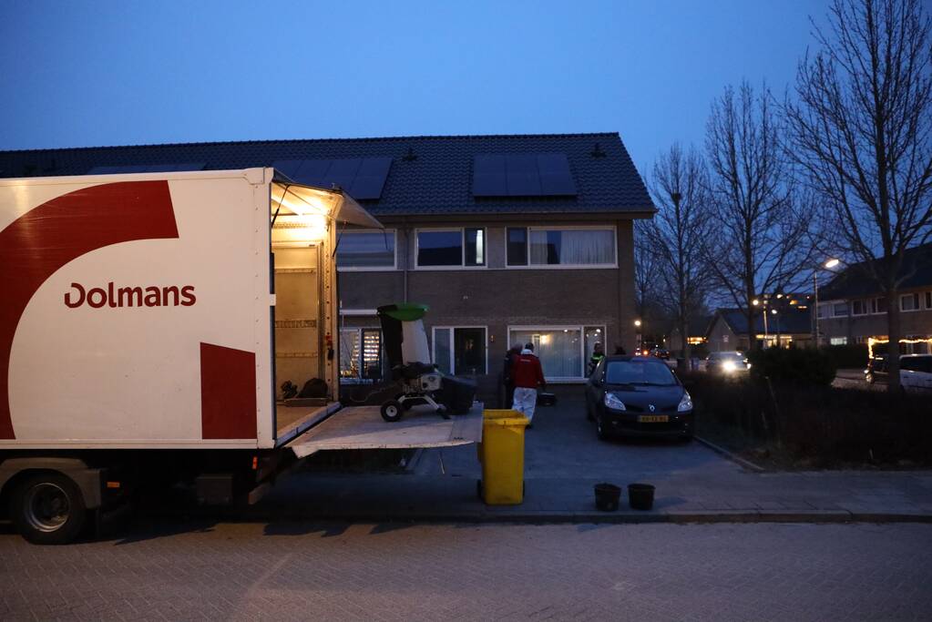 Zwaarbewapende agenten bij woning in Schuilenburg