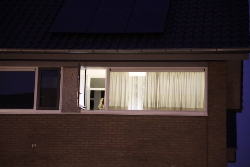 Zwaarbewapende agenten bij woning in Schuilenburg