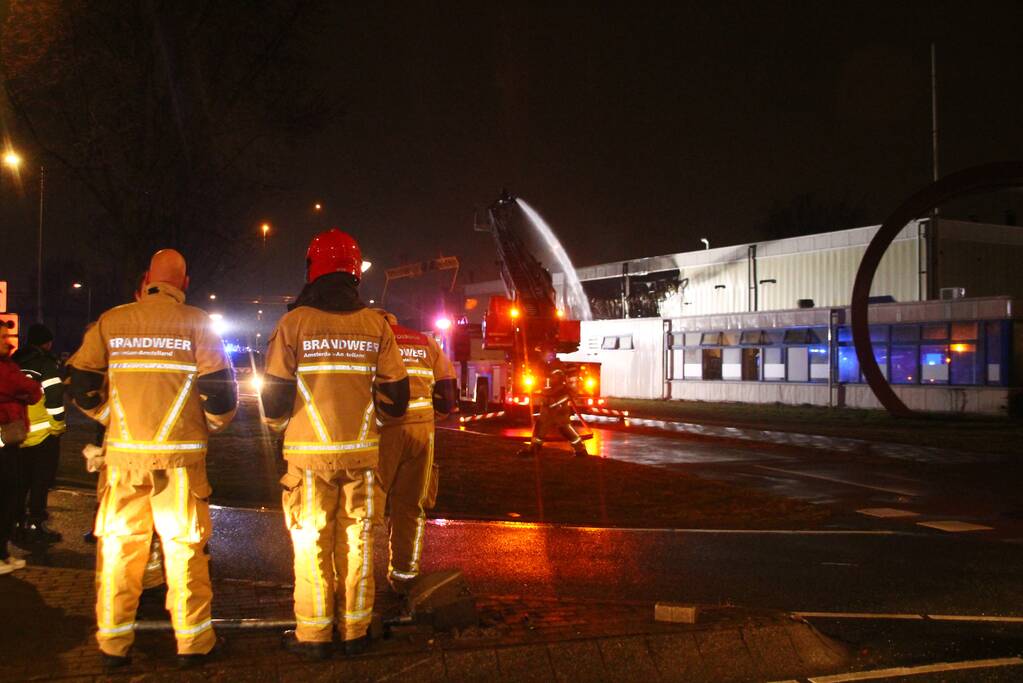 Uitslaande brand in Westelijk Havengebied