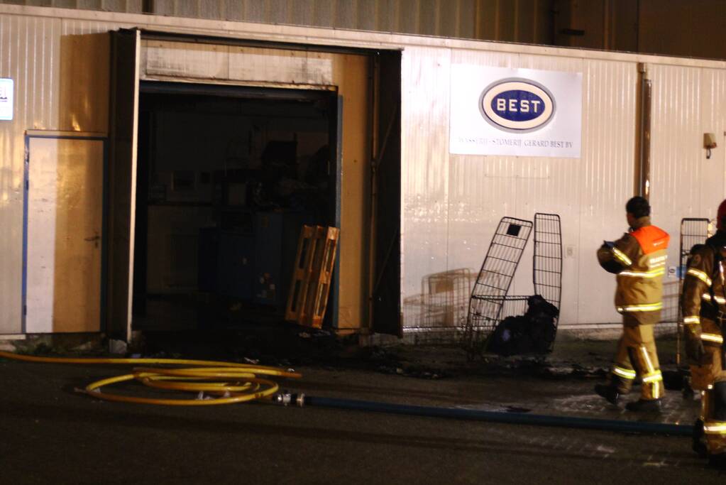 Uitslaande brand in Westelijk Havengebied