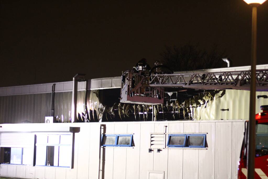 Uitslaande brand in Westelijk Havengebied