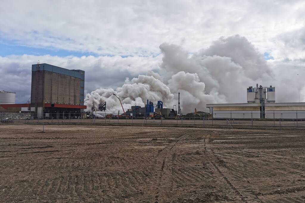 Zeer grote brand bij verschrotingsbedrijf