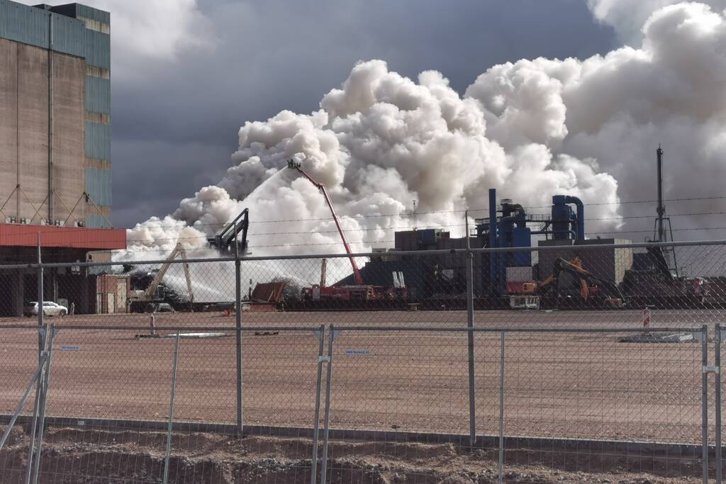 Zeer grote brand bij verschrotingsbedrijf