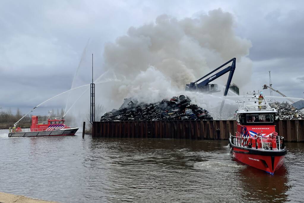 Zeer grote brand bij verschrotingsbedrijf