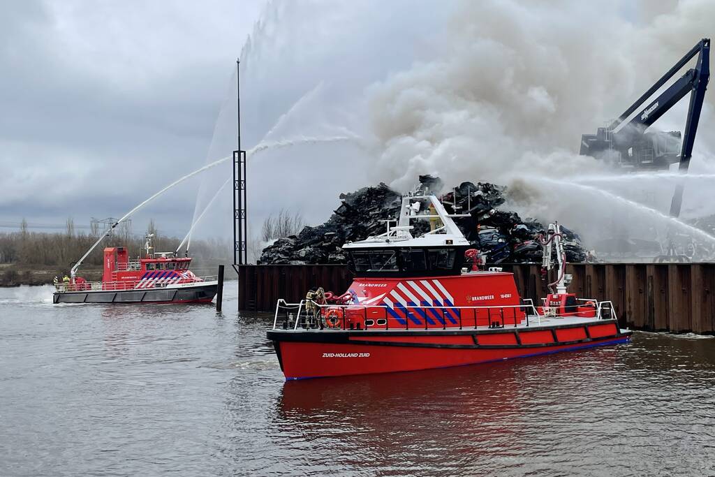 Zeer grote brand bij verschrotingsbedrijf
