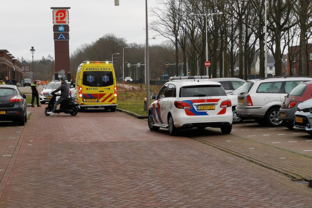 Scooterrijder en fietser botsen na inhaalmanoeuvre