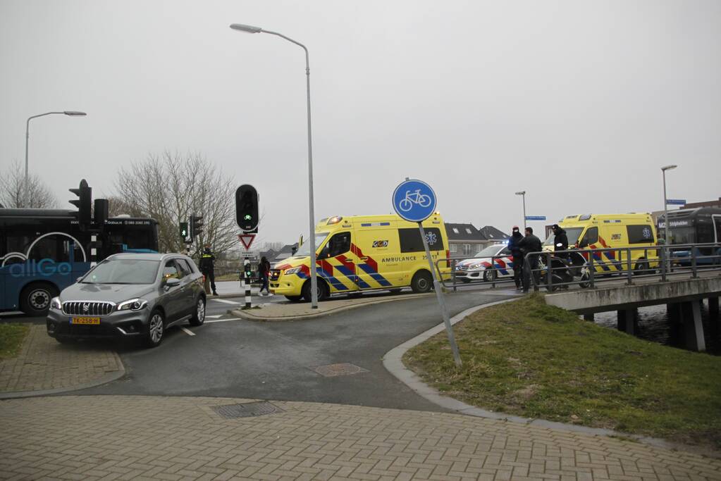 Scooterrijder gewond bij aanrijding met bus