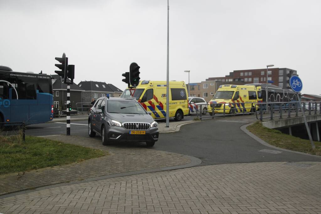 Scooterrijder gewond bij aanrijding met bus