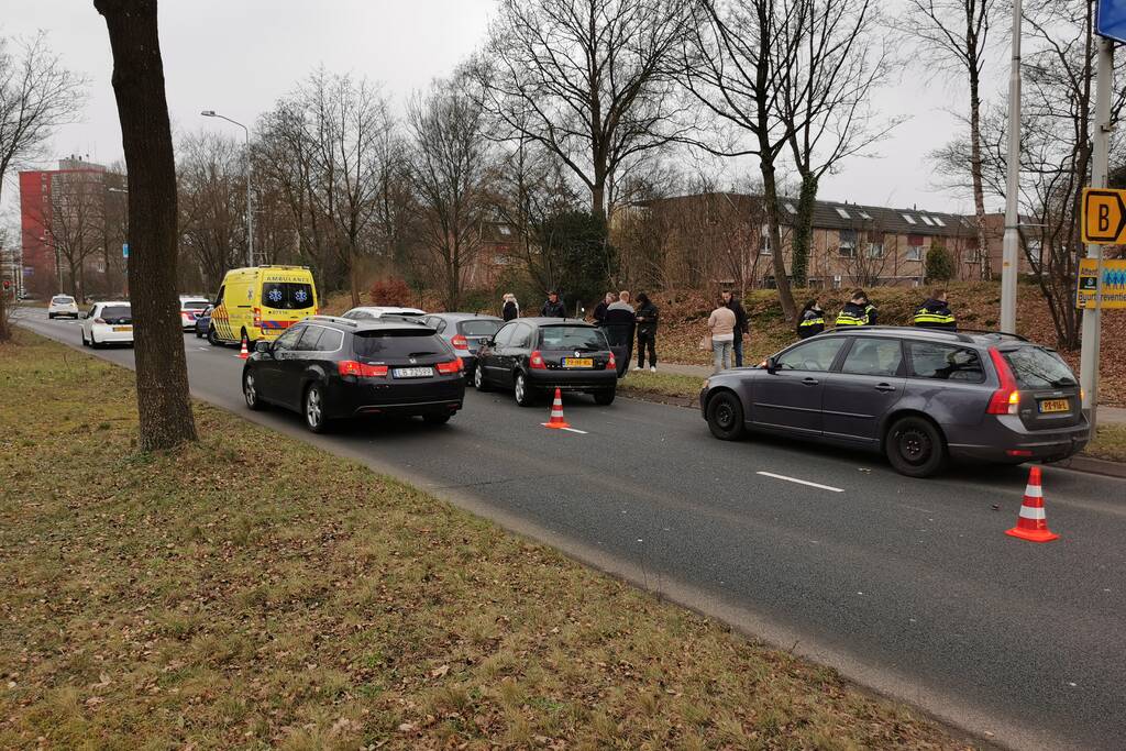 Drie auto's met elkaar in botsing