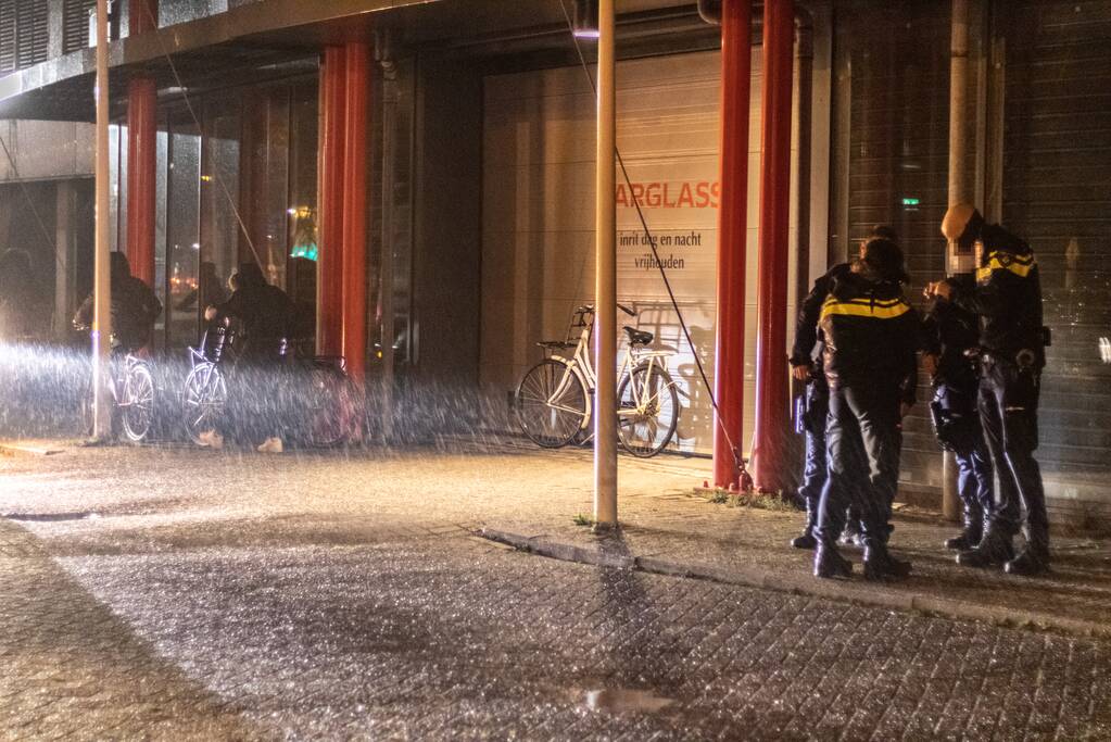 Jonge vrouw gewond na mishandeling