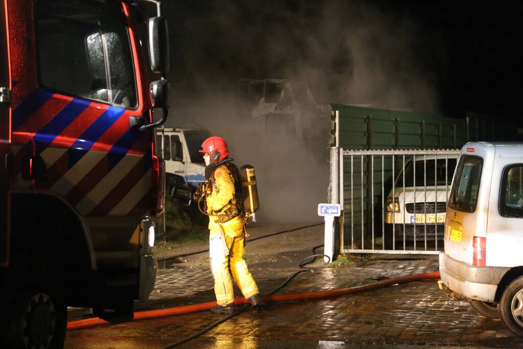 Vrachtwagencabine verwoest door brand