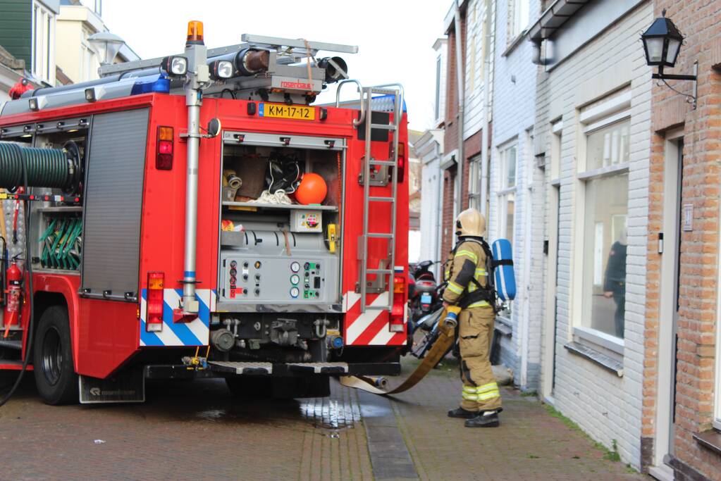 Brand naast schuur in brandgang