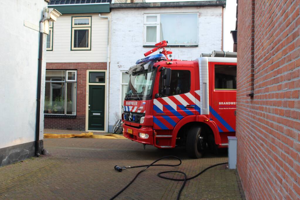 Brand naast schuur in brandgang