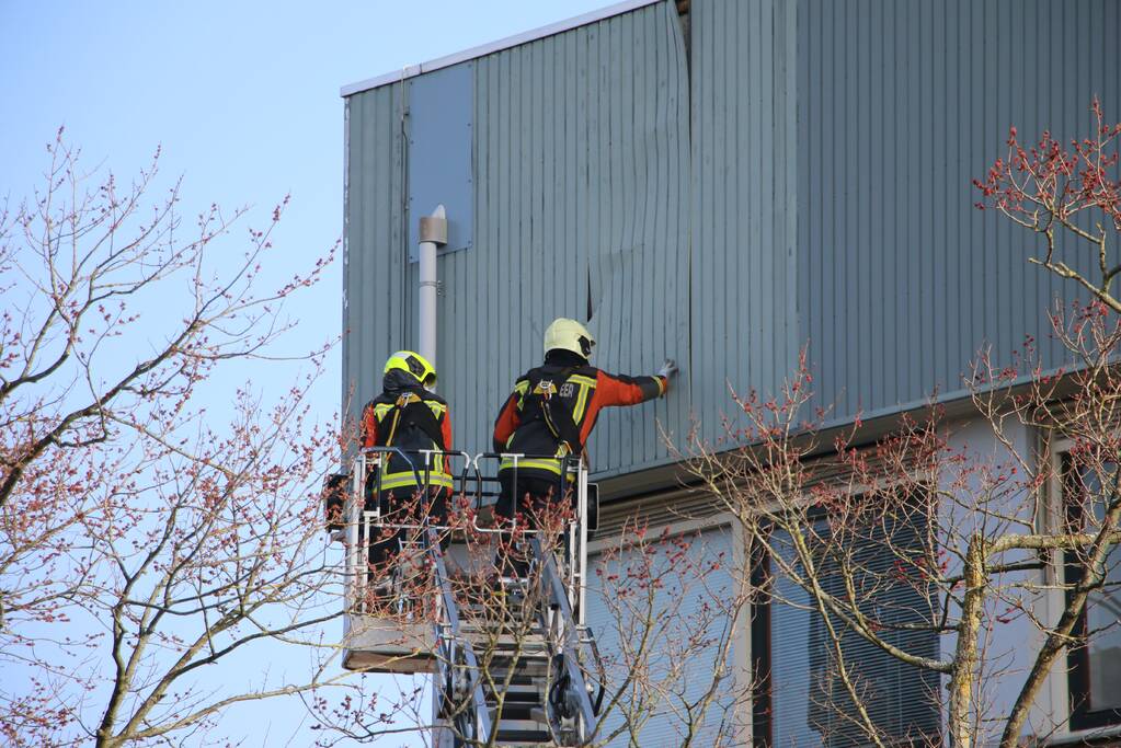 Gevelplaat losgewaaid door storm