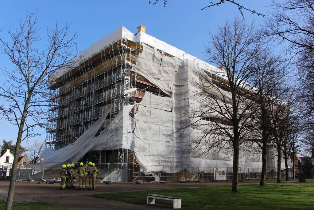 Bouwzeil Grote Kerk waaien weg