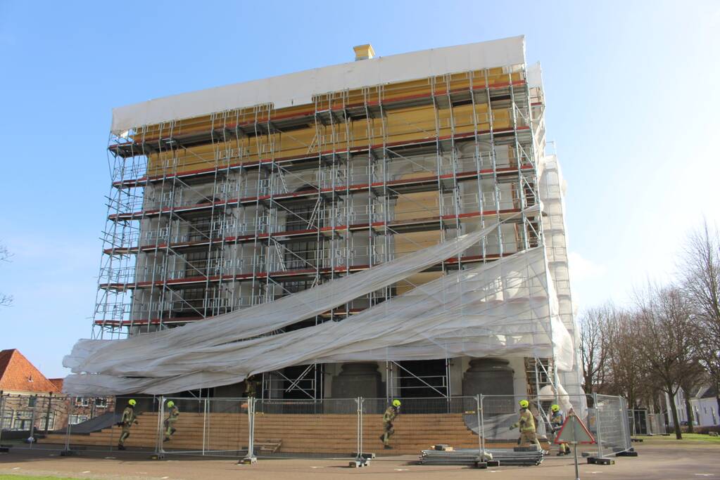 Bouwzeil Grote Kerk waaien weg