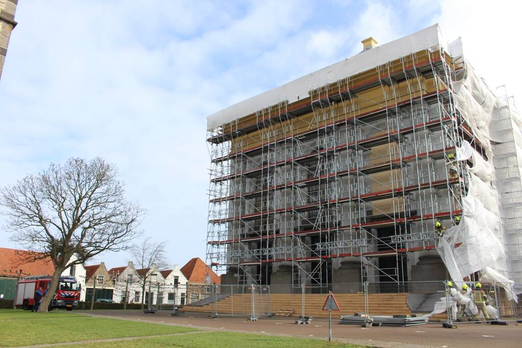 Bouwzeil Grote Kerk waaien weg